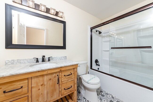 Building Photo - 3bd/2ba Single Story Vista Home With A/C