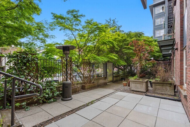 Building Photo - 1bd/1ba Seattle Condo