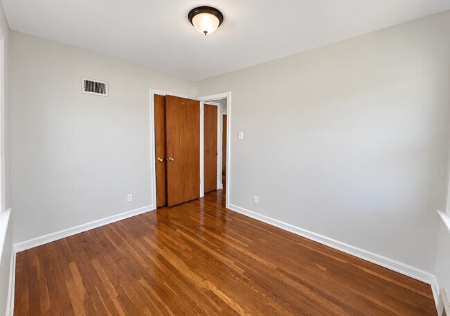 Building Photo - 1277 Waldorf Dr