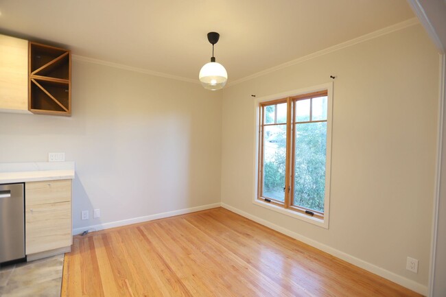 Building Photo - Glen Park: Immaculate Renovated Home 3 Bed...