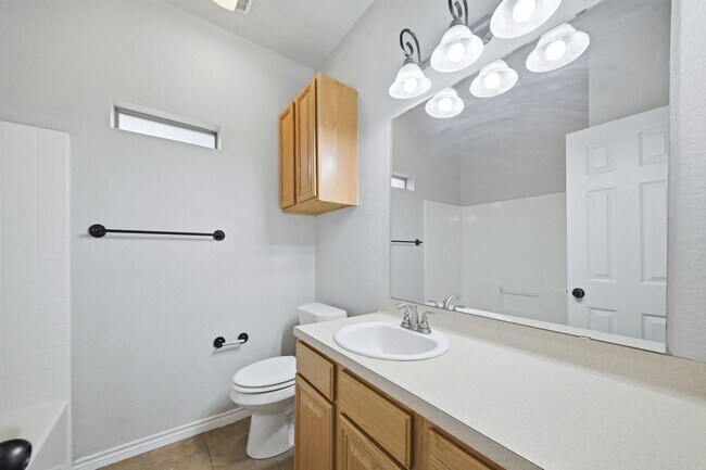 Building Photo - 104 Kleine Ln