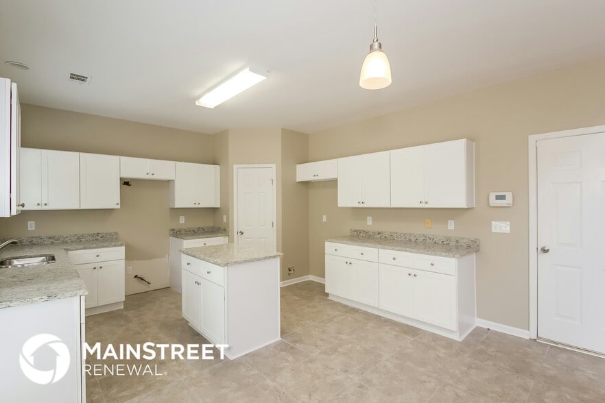 Building Photo - 3180 Elmendorf Dr NW