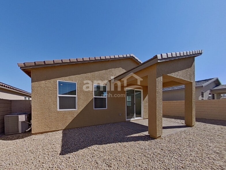 Building Photo - 893 English Primrose St
