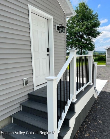 Building Photo - 37 Van Dyck St