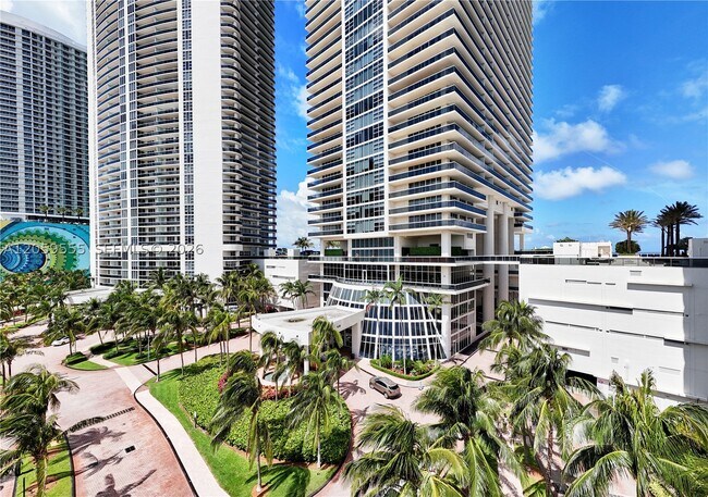 Building Photo - 1830 S Ocean Dr