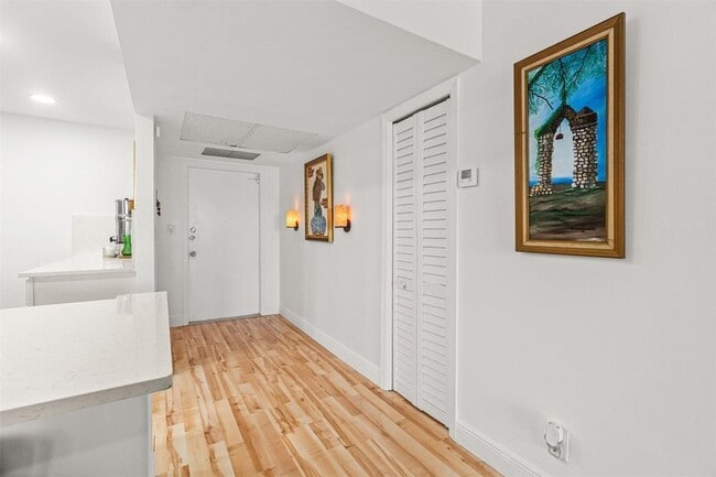 Building Photo - 3080 N Course Dr