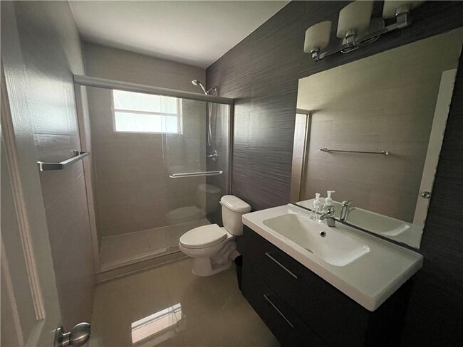 Building Photo - 2451 Lincoln St