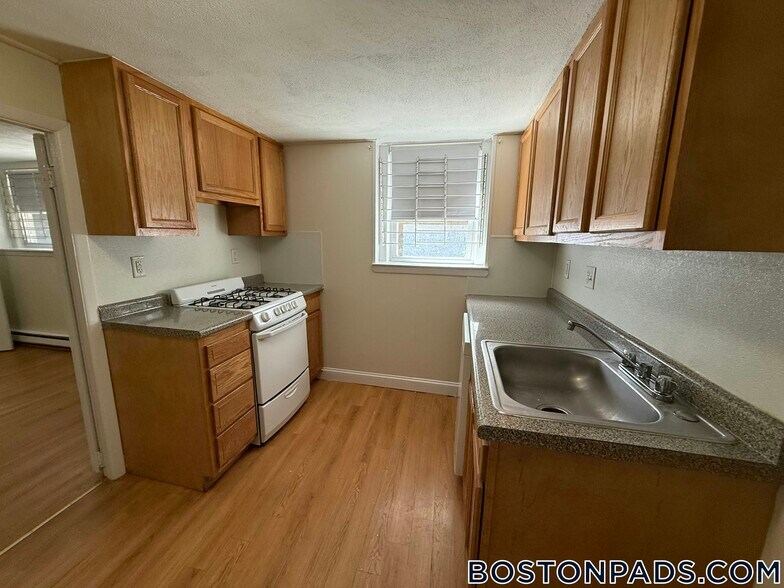 Primary Photo - 119 Sutherland Rd