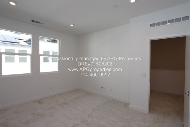 Building Photo - 1511 W Bushell St