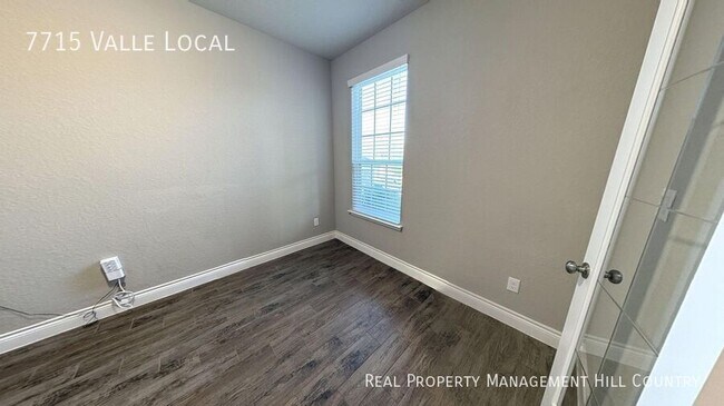 Building Photo - 7715 Valle Local