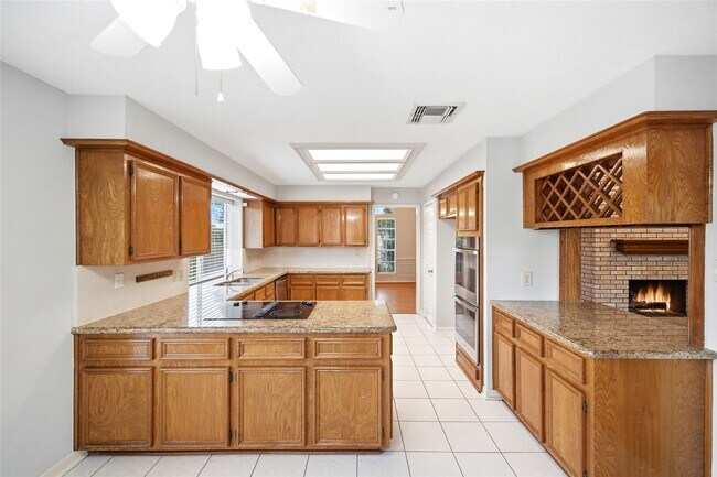 Building Photo - 15911 Moonrock Dr