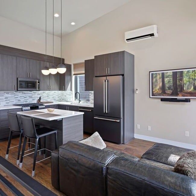 Building Photo - Modern Luxury and Prime Location: Fully Furnished 2 Bed 2 Bath Home with Hot Tub