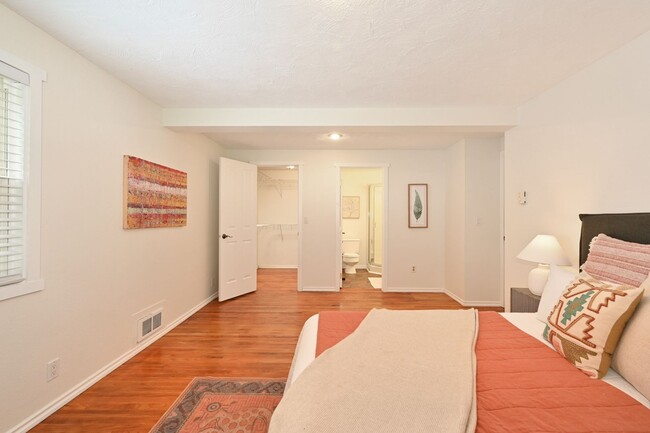 Building Photo - Cozy 2-bedroom 2 bath house in Redmond
