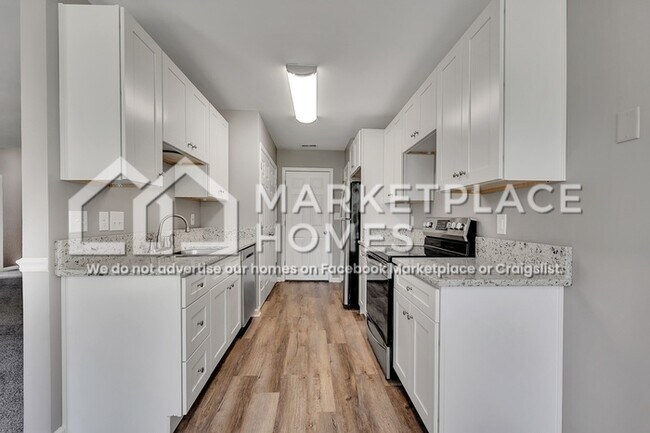 Building Photo - 1356 Royalty Dr