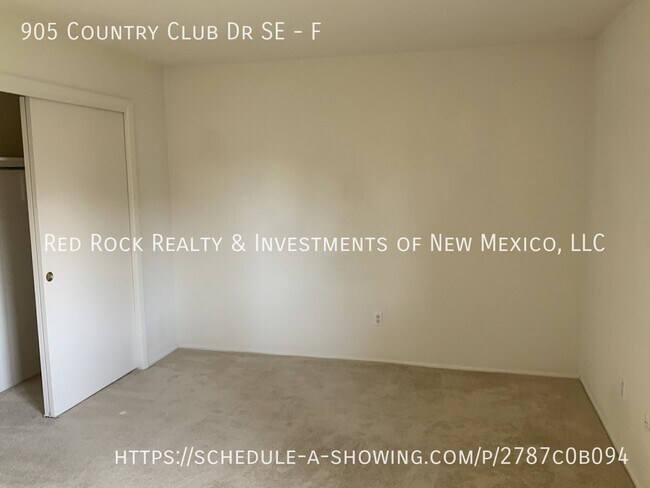 Building Photo - 905 Country Club Dr SE