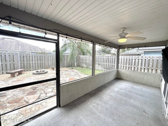 Building Photo - 12850 Chets Creek Dr N