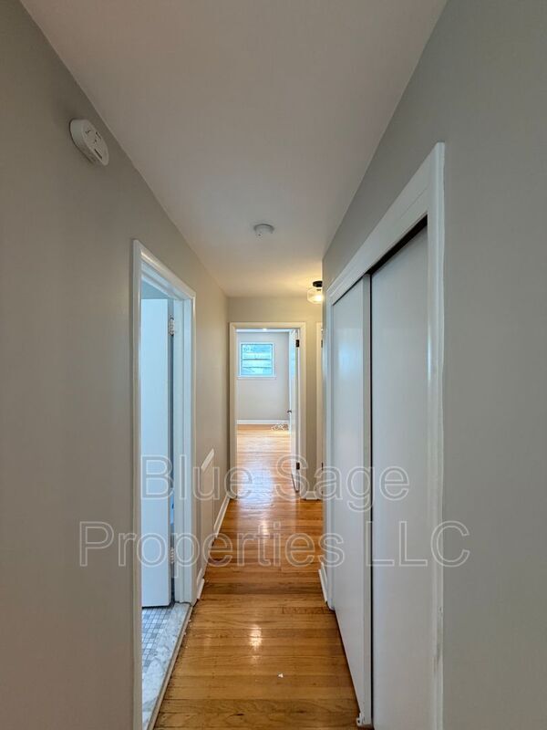 Building Photo - 4424 Bloomfield Ave