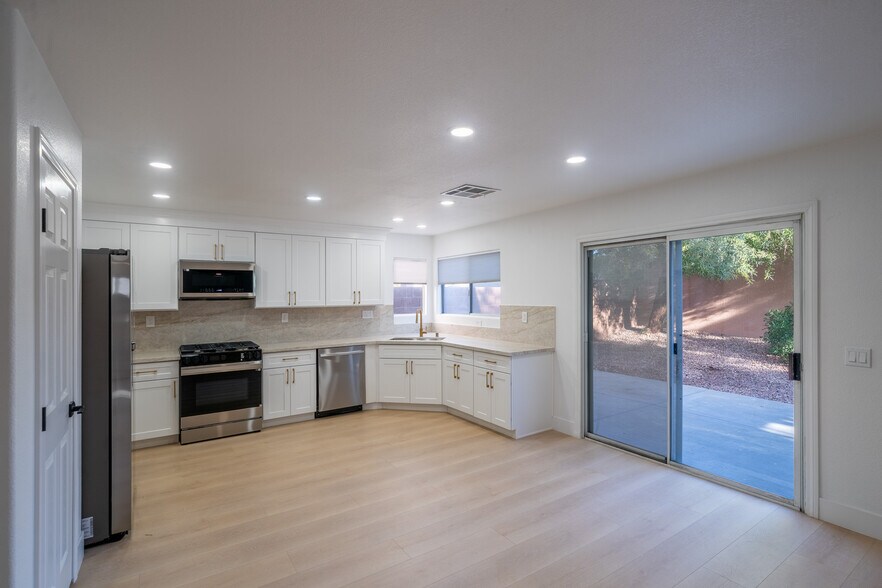 Building Photo - 504 Lacabana Beach Drive