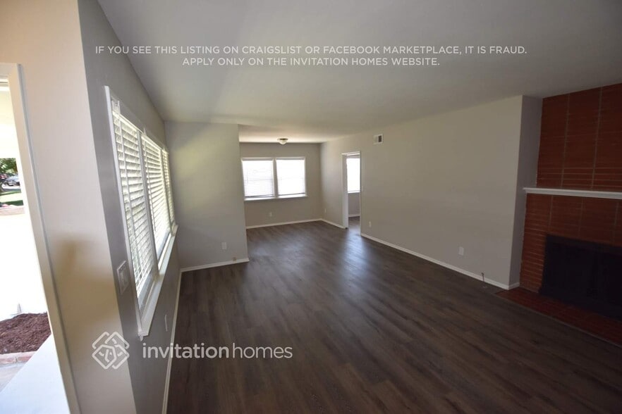 Building Photo - 3216 Knoll Way