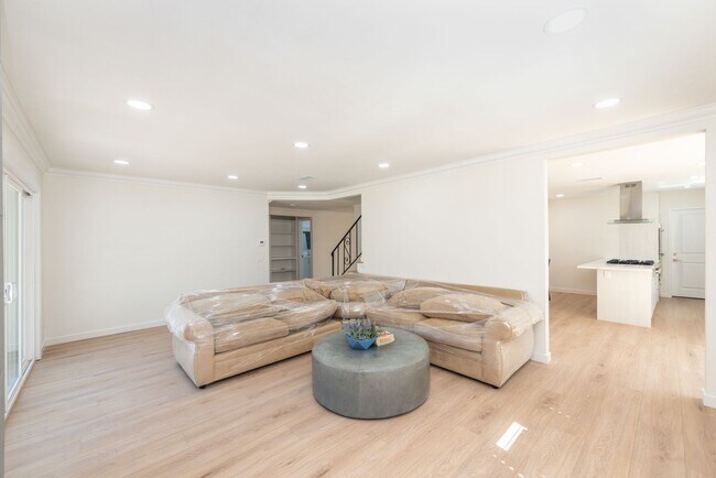 Building Photo - Completely Renovated 4 Bed / 3 Bath Home for Rent in Prime Tustin
