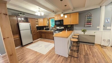 Building Photo - 69 Belknap Ln