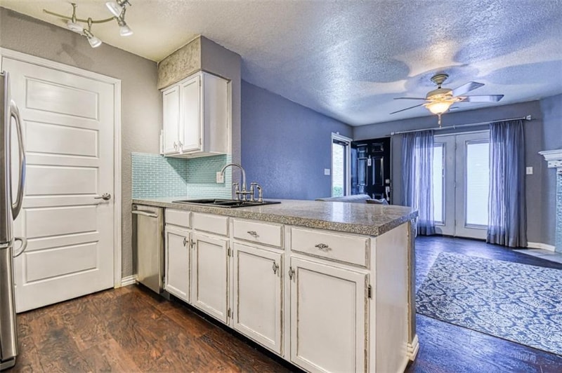 Building Photo - 3000 Chautauqua Ave