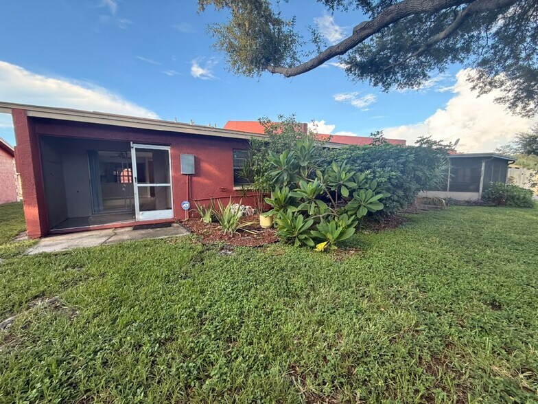 Building Photo - 6380 Bonnie Bay Cir N