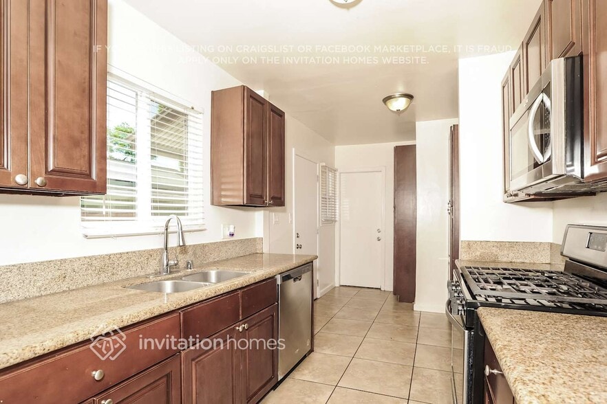 Building Photo - 16308 Stare St