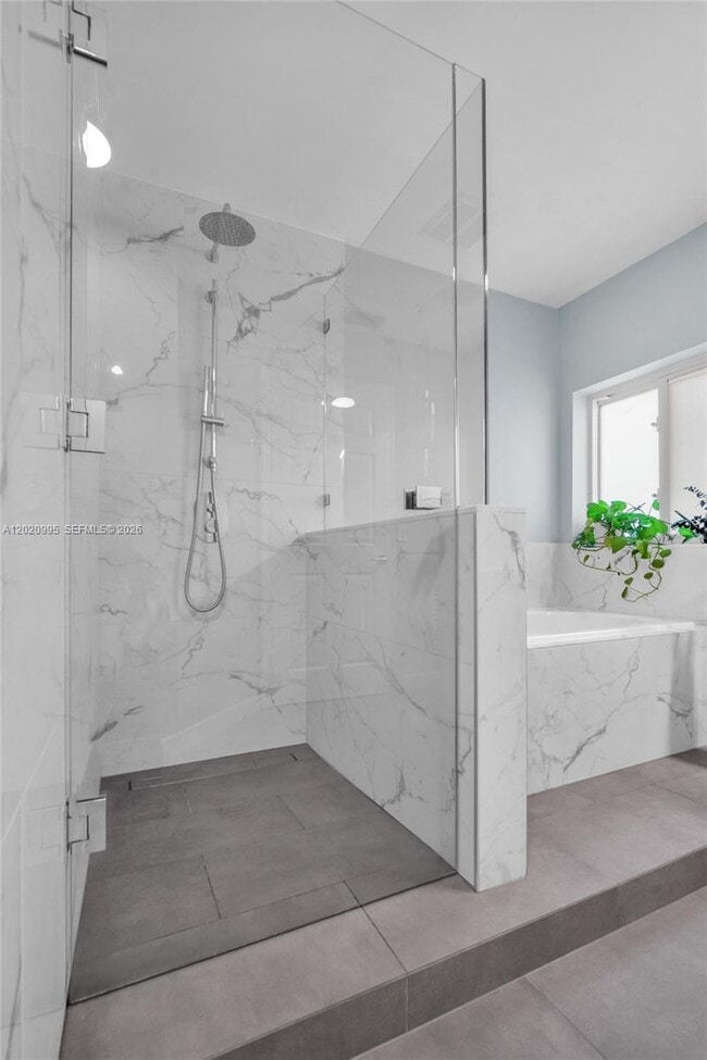 Building Photo - 16601 Sapphire Manor