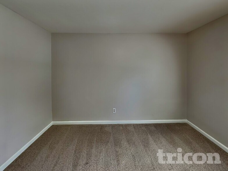 Building Photo - 125 Birch Creek Cir