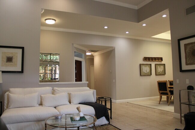 Building Photo - 55069 Oak