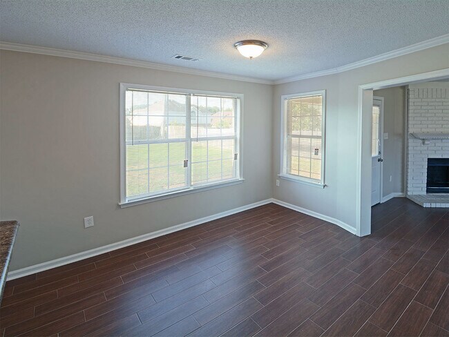 Building Photo - 3 Bedroom with Bonus Room, 2.5 Bathroom Ne...