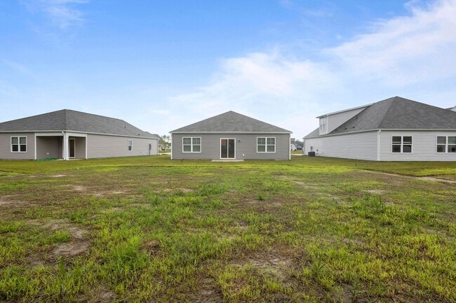 Building Photo - House Available in July!