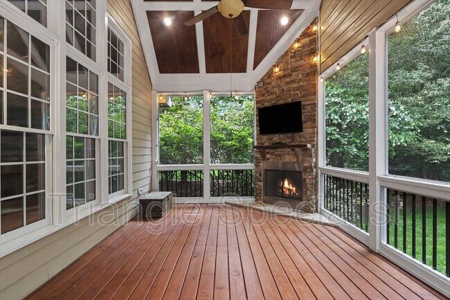 Building Photo - 6121 Carlyle Dr