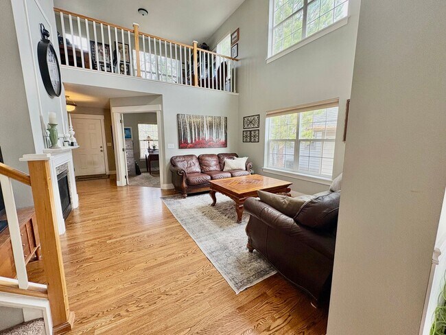 Building Photo - Stunning Home with ~4,000sqft of Living Space In a Great Location!