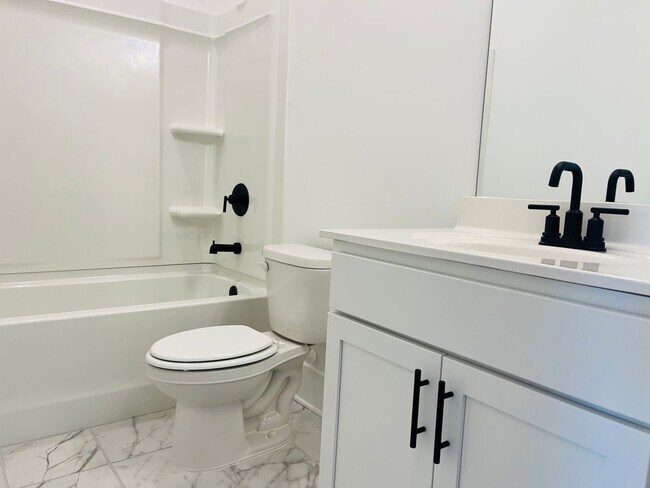 Building Photo - LIKE NEW IN PARK VUE! Townhome located across from Westside Park in Atlanta! MUST SEE!