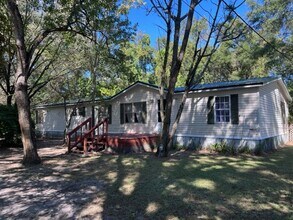 Building Photo - Large 4 Bedroom 2 bath DWMH