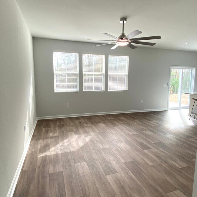 Building Photo - 3336 Mid Summer Ln