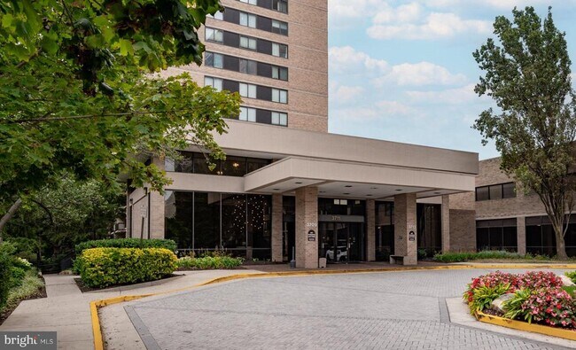 Building Photo - 3709 S George Mason Dr