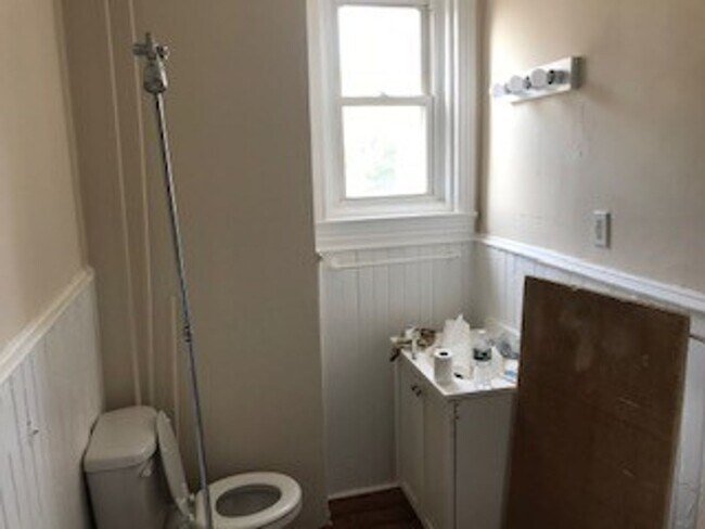 Building Photo - West Philly Studio