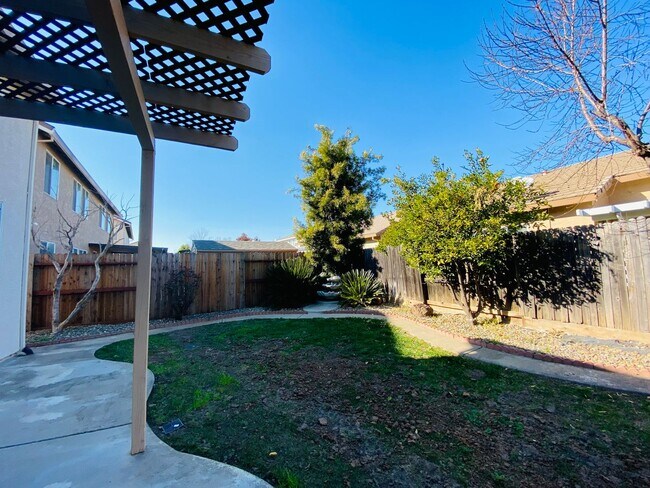 Building Photo - 9565 Stone Springs Dr