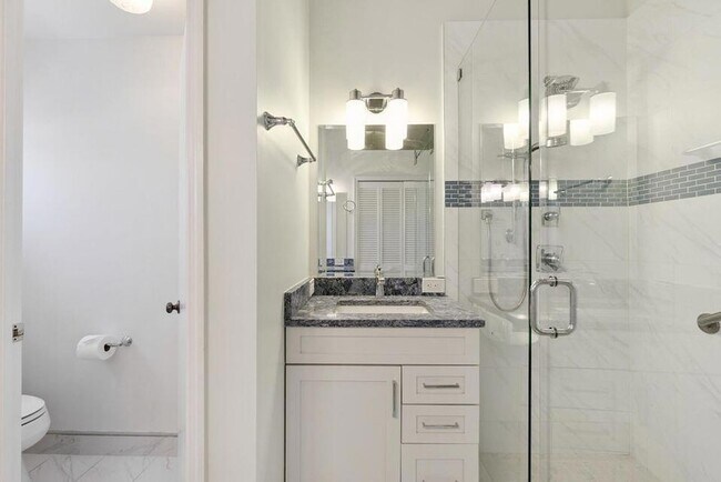 Building Photo - 5942 Parkwalk Cir W