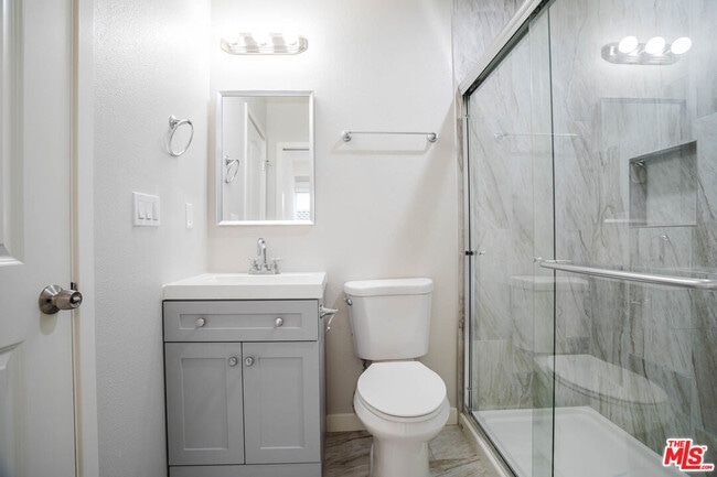 Building Photo - 1131 N Sierra Bonita Ave