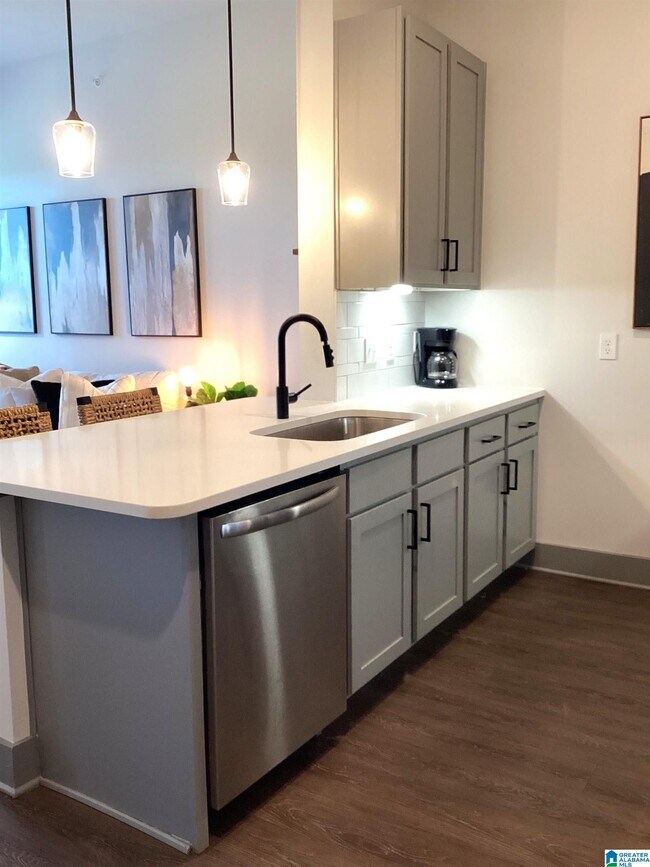 Building Photo - 3560 Grandview Pkwy