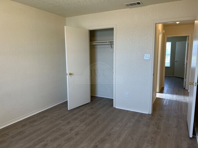 Building Photo - 2303 Gallop Dr