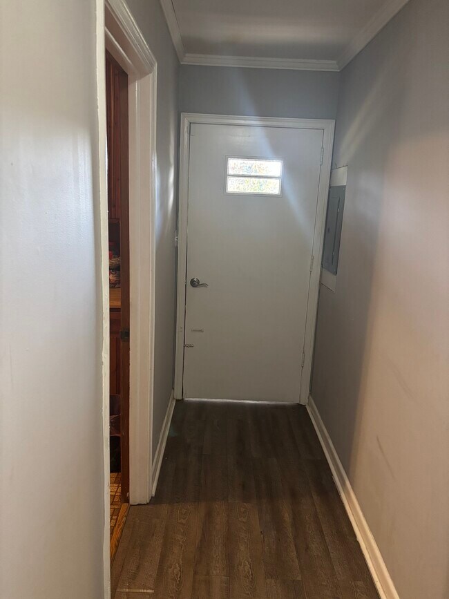 Building Photo - 814 Pierce Ave