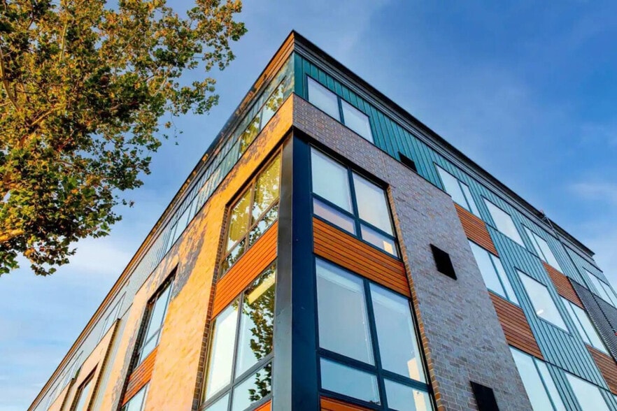 Building Photo - 2530 University Ave