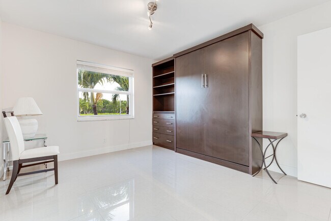 Building Photo - 509 Capri Dr