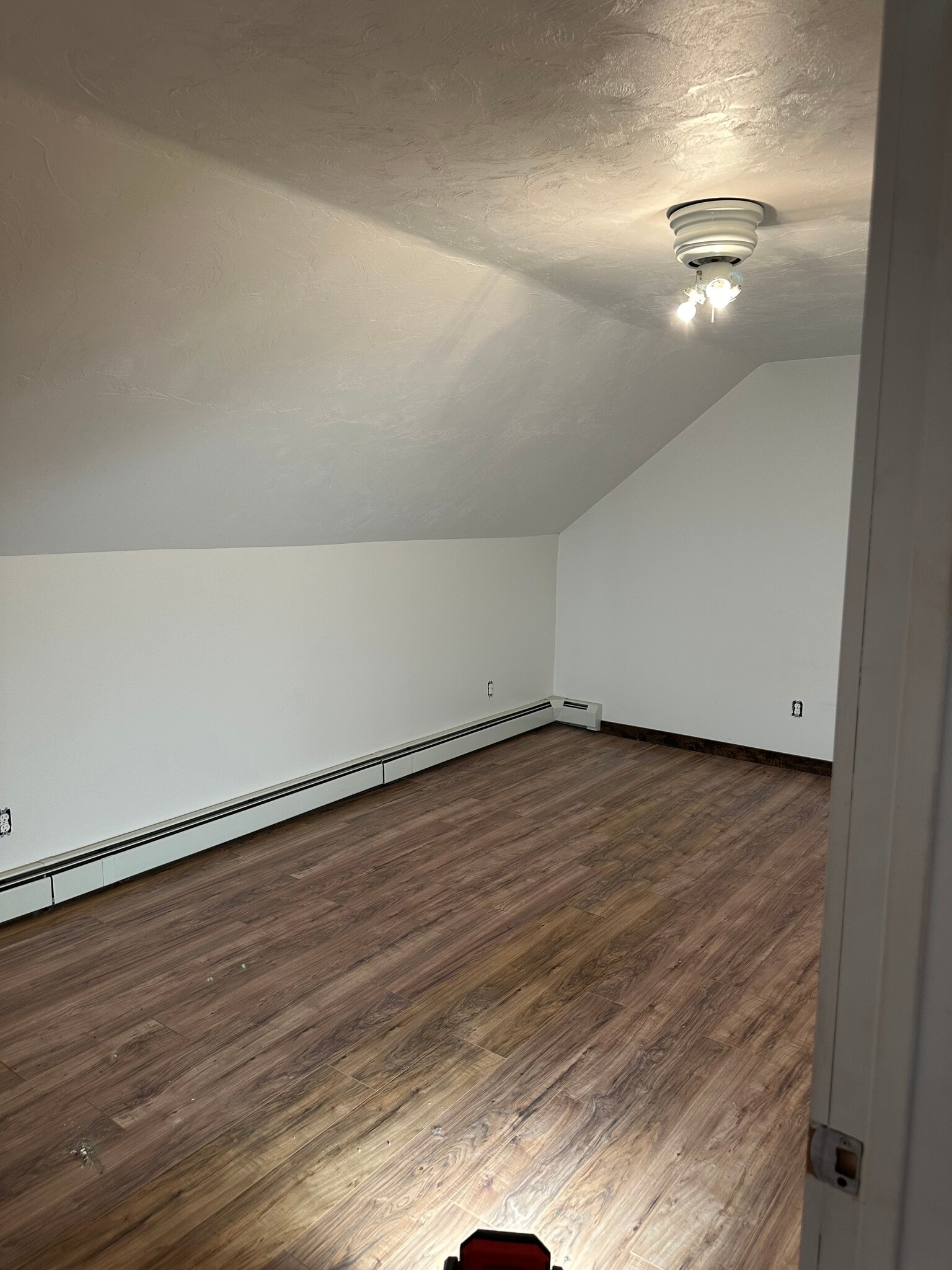 Bedroom when vacant - 81 Morton St