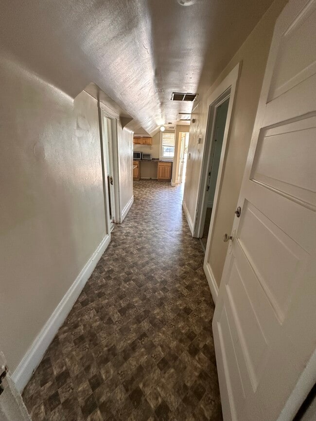 Building Photo - 1332 E 400 S